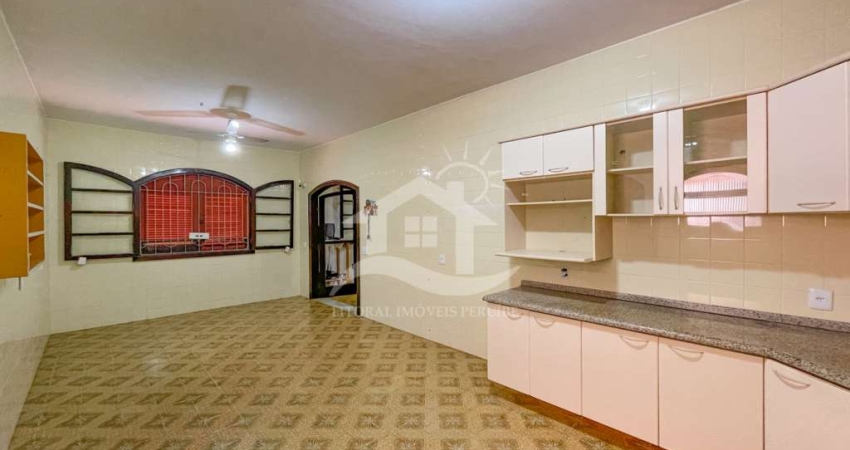 Casa Térrea à venda , 2 quarto(s),  sendo 1 suíte(s)  no bairro Centro, 300 metros da praia, Peruíbe-SP