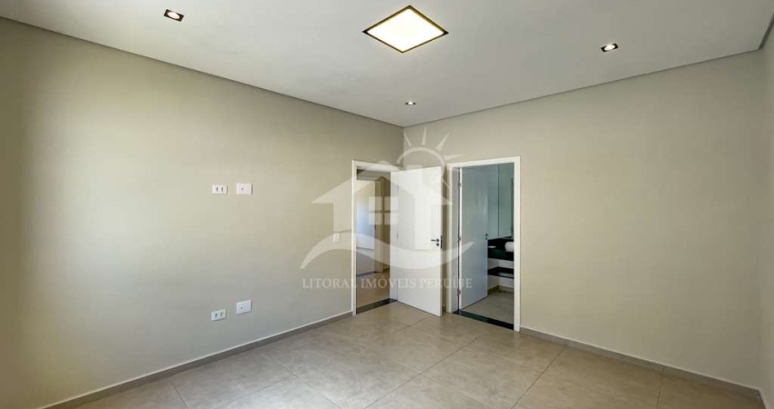 Casa Térrea com piscina à venda com piscina, 3 quarto(s),  sendo 2 suíte(s)  no bairro Jardim Beira Mar, 250 metros da praia, Peruíbe-SP