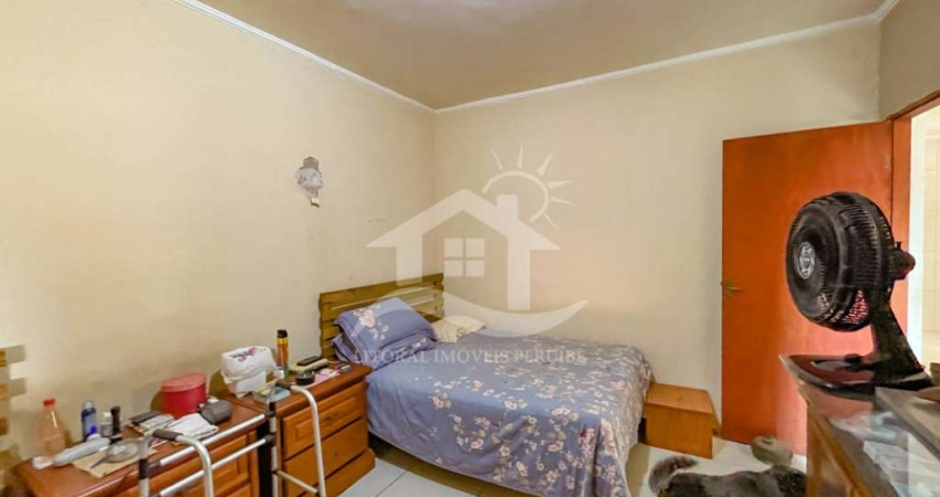 Casa Térrea à venda , 2 quarto(s),  sendo 1 suíte(s)  no bairro Caraguava, 2 metros da praia, Peruíbe-SP