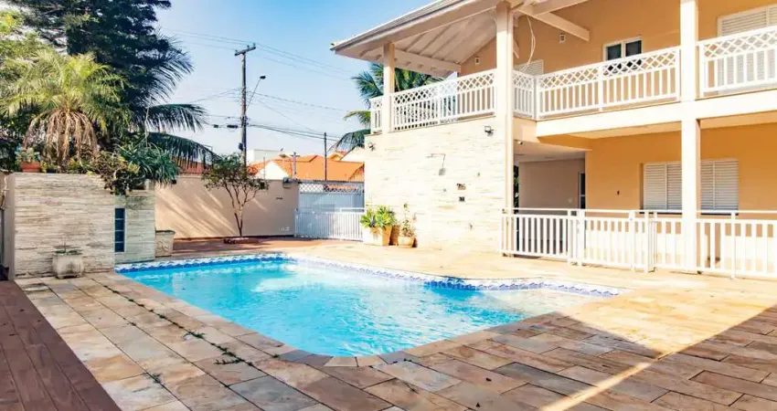 Casa Assobradada à venda , 6 quarto(s),  sendo 6 suíte(s)  no bairro Flórida, 200 metros da praia, Peruíbe-SP