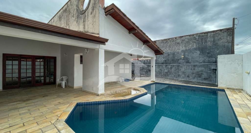 Casa Térrea à venda com piscina, 4 quarto(s),  sendo 4 suíte(s)  no bairro São José, 280 metros da praia, Peruíbe-SP