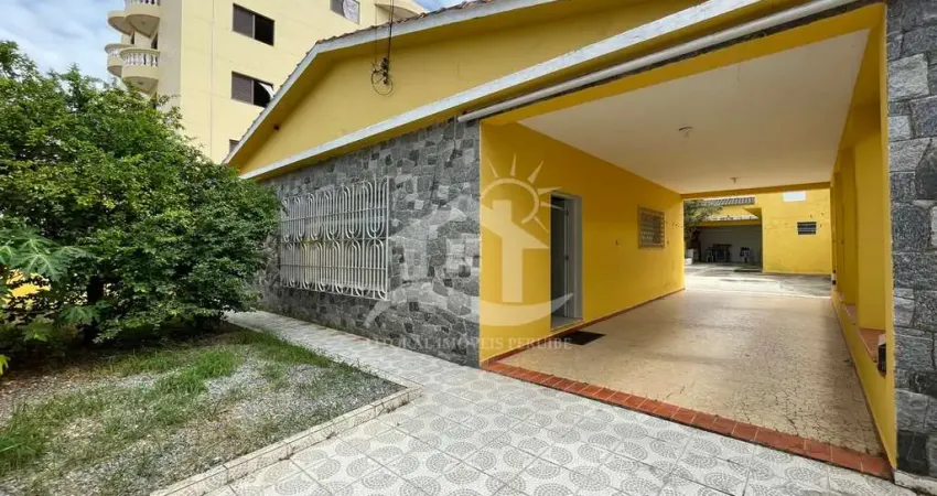 Casa térrea com piscina à venda , 2 quarto(s),  sendo 1 suíte(s)  no bairro centro, 800 metros da praia, peruíbe-sp