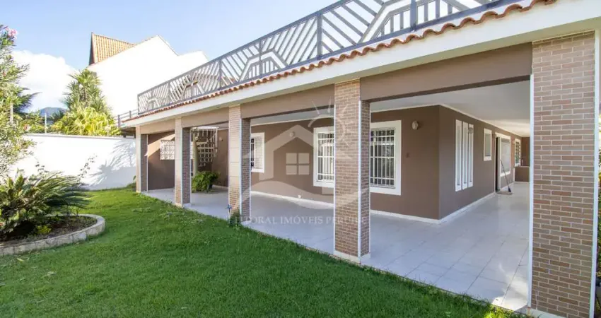 Casa Térrea com Edícula à venda , 5 quarto(s),  sendo 1 suíte(s)  no bairro Flórida, 0 metros da praia, Peruíbe-SP