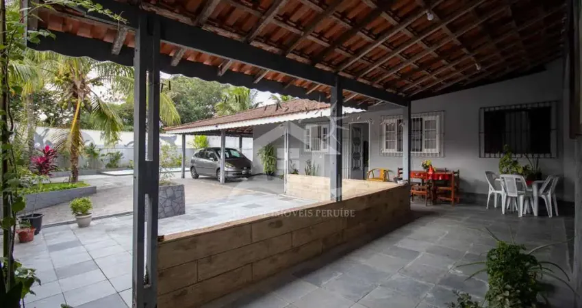 Casa Térrea com piscina à venda com piscina, 3 quarto(s),   no bairro Jardim Veneza, 2200 metros da praia, Peruíbe-SP
