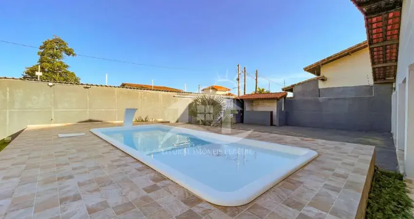 Casa Térrea à venda com piscina, 3 quarto(s),  sendo 2 suíte(s)  no bairro Josedy, 700 metros da praia, Peruíbe-SP