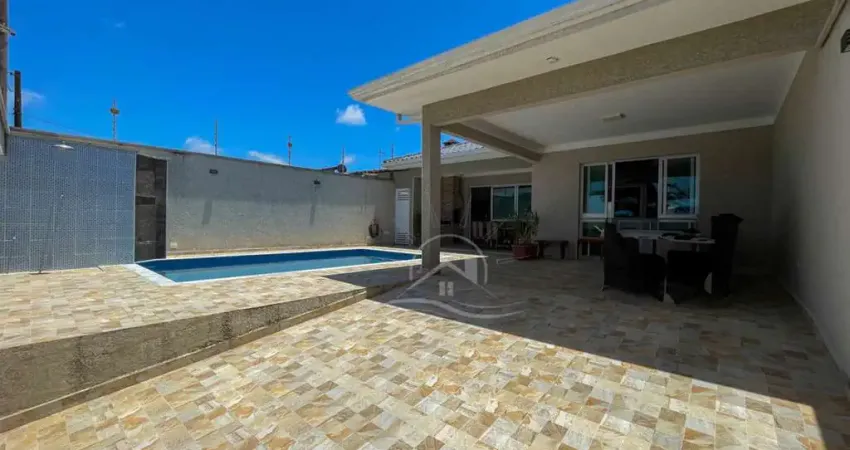 Casa Sobrado à venda com piscina, 3 quarto(s),  sendo 3 suíte(s)  no bairro São João Batista, 600 metros da praia, Peruíbe-SP