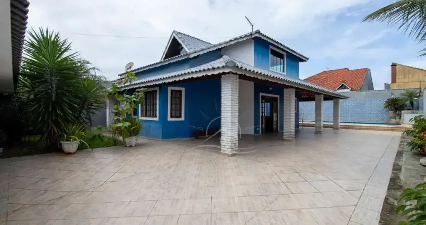 Casa Mezanino à venda , 4 quarto(s),  sendo 1 suíte(s)  no bairro São José, 600 metros da praia, Peruíbe-SP