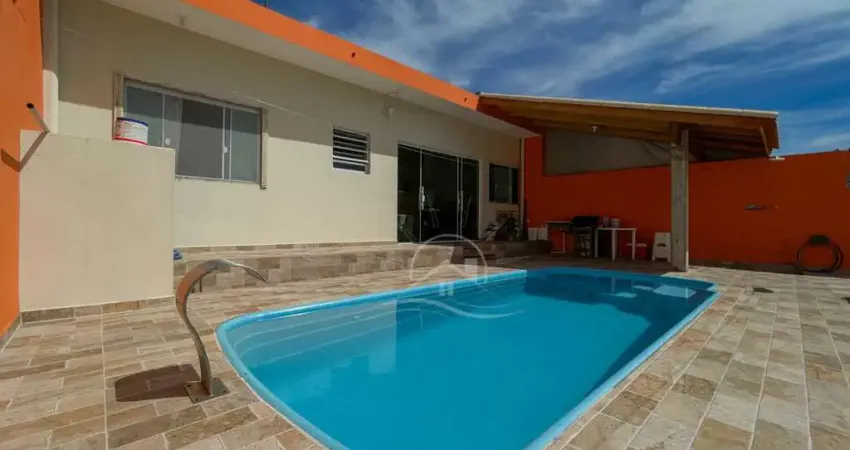 Casa Edícula à venda com piscina, 1 quarto(s),   no bairro Três Marias, 900 metros da praia, Peruíbe-SP