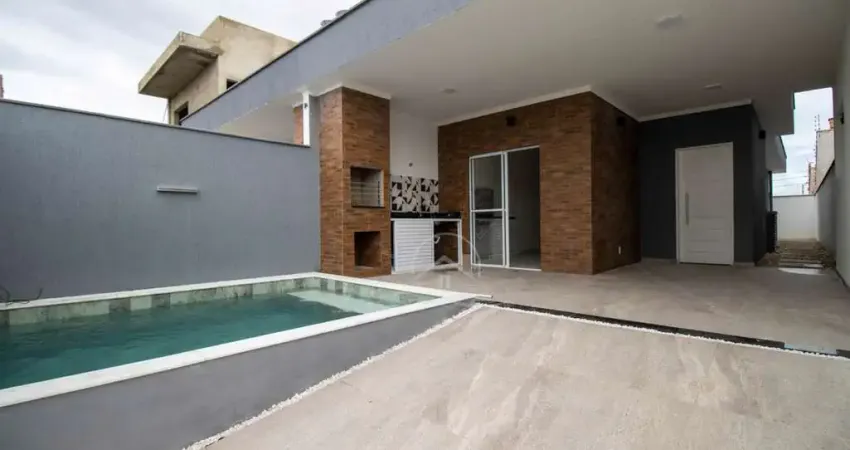 Casa Térrea à venda com piscina, 2 quarto(s),  sendo 1 suíte(s)  no bairro Flora Rica, 1500 metros da praia, Peruíbe-SP