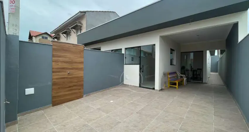 Casa Térrea à venda , 2 quarto(s),  sendo 1 suíte(s)  no bairro Jardim Márcia, 1300 metros da praia, Peruíbe-SP
