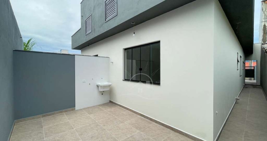 Casa Térrea à venda , 2 quarto(s),  sendo 1 suíte(s)  no bairro Jardim Márcia, 1300 metros da praia, Peruíbe-SP