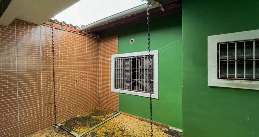 Casa Térrea com Edícula à venda , 3 quarto(s),  sendo 1 suíte(s)  no bairro Jardim Peruíbe, 1800 metros da praia, Peruíbe-SP