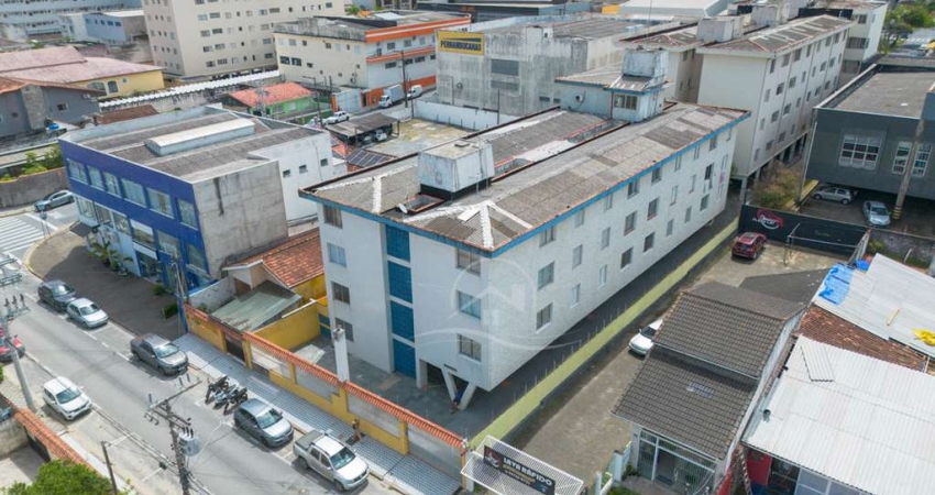 Apartamento Amplo à venda , 3 quarto(s),  sendo 1 suíte(s) (Edifício Bandeirantes) no bairro Centro, 200 metros da praia, Peruíbe-SP