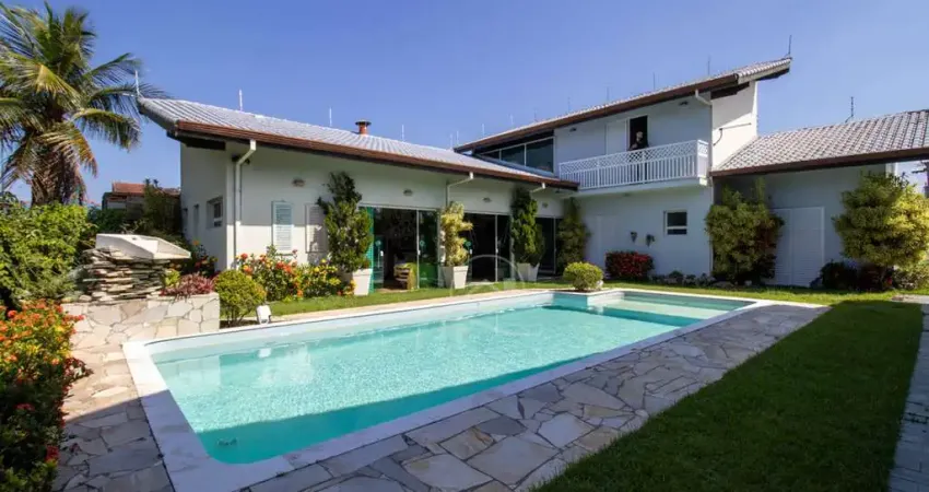 Casa Térrea com piscina à venda , 3 quarto(s),  sendo 1 suíte(s)  no bairro Convento Velho, 450 metros da praia, Peruíbe-SP