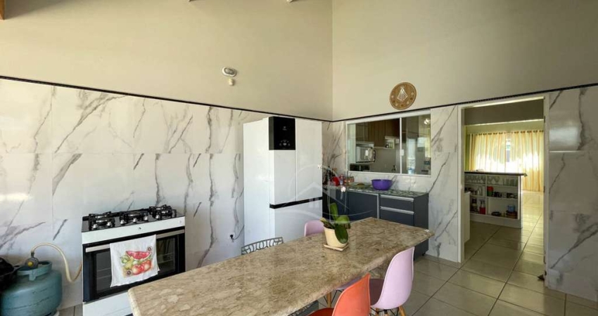Casa Térrea à venda com piscina, 3 quarto(s),  sendo 1 suíte(s)  no bairro Belmira Novaes, 600 metros da praia, Peruíbe-SP