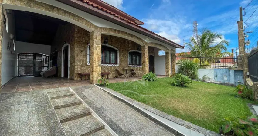 Casa Sobrado à venda com piscina, 4 quarto(s),  sendo 4 suíte(s)  no bairro Stella Maris, 250 metros da praia, Peruíbe-SP