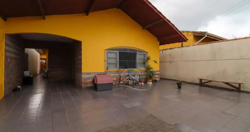 Casa Térrea com Edícula à venda , 2 quarto(s),  sendo 0 suíte(s)  no bairro Três Marias, 700 metros da praia, Peruíbe-SP
