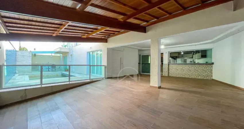 Casa Sobrado Triplex à venda , 4 quarto(s),  sendo 4 suíte(s)  no bairro Stella Maris, 0 metros da praia, Peruíbe-SP