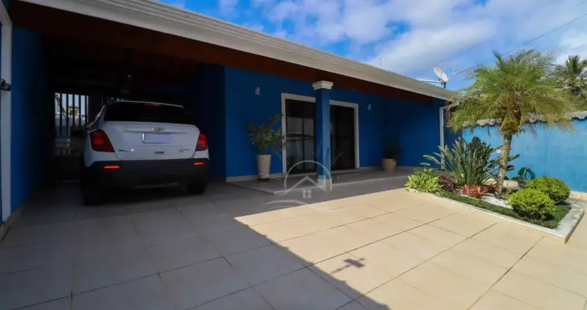 Casa Térrea com Edícula à venda com piscina, 3 quarto(s),  sendo 1 suíte(s)  no bairro Stella Maris, 600 metros da praia, Peruíbe-SP