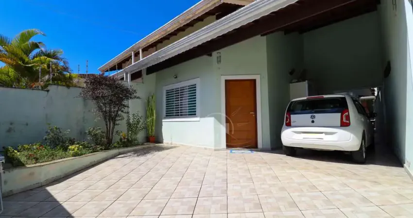 Casa com Mezanino à venda com piscina, 3 quarto(s),  sendo 2 suíte(s)  no bairro Stella Maris, 1000 metros da praia, Peruíbe-SP