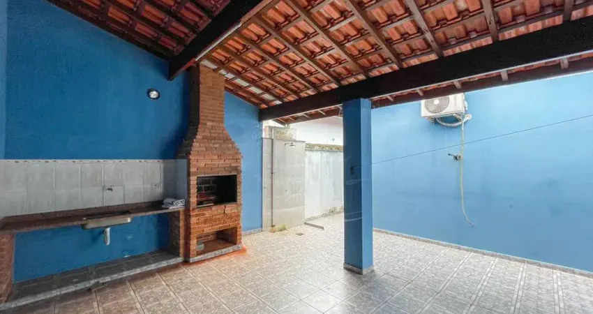 Casa Térrea à venda , 3 quarto(s),  sendo 1 suíte(s)  no bairro Flórida, 300 metros da praia, Peruíbe-SP