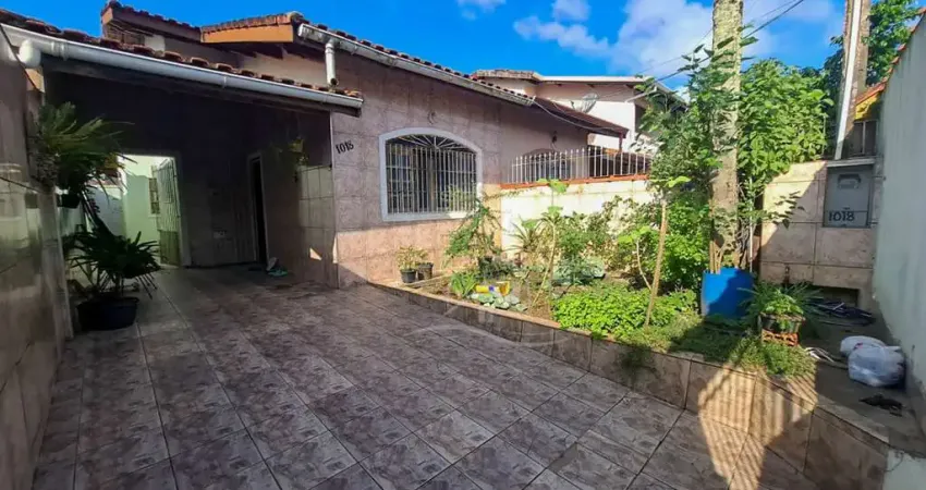 Casa térrea à venda , 2 quarto(s),  sendo 1 suíte(s)  no bairro arpoador, 1000 metros da praia, peruíbe-sp