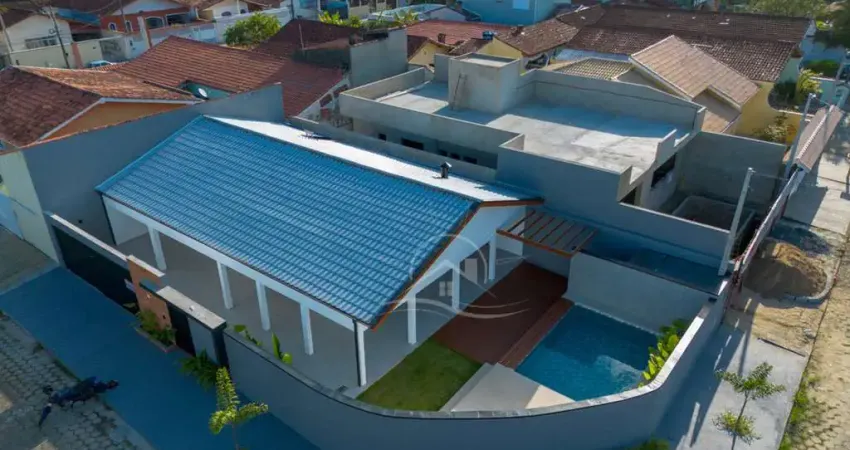 Casa Térrea com piscina à venda com piscina, 3 quarto(s),  sendo 1 suíte(s)  no bairro São João Batista, 250 metros da praia, Peruíbe-SP