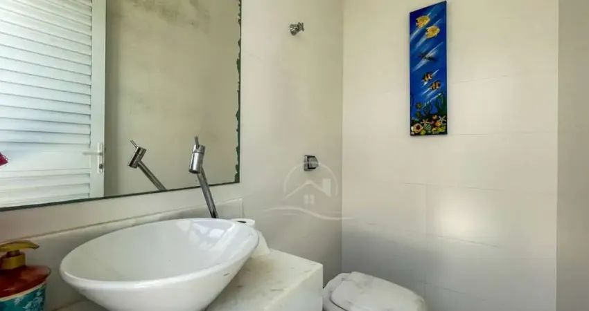 Casa Sobrado à venda com piscina, 4 quarto(s),  sendo 3 suíte(s)  no bairro Bougainville Residencial IV, 1200 metros da praia, Peruíbe-SP