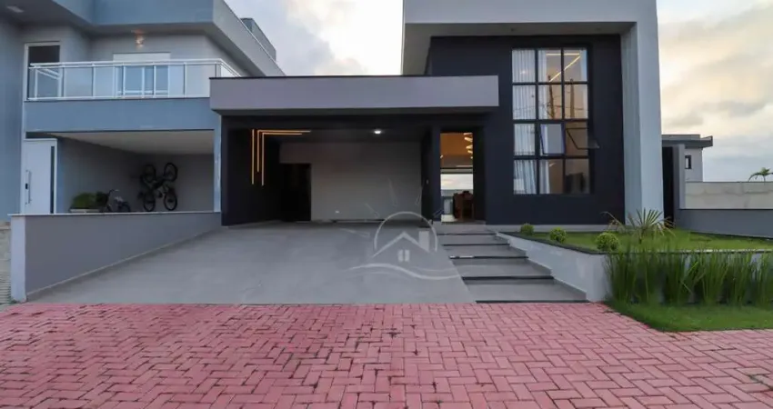 Casa Térrea à venda com piscina, 3 quarto(s),  sendo 1 suíte(s)  no bairro Flora Rica, 2 metros da praia, Peruíbe-SP
