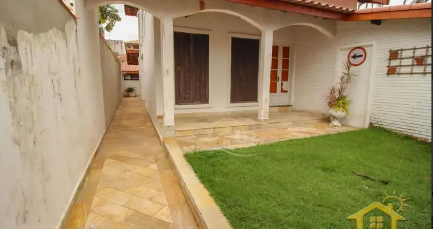Casa Sobrado à venda com piscina, 3 quarto(s),  sendo 1 suíte(s)  no bairro Jardim Imperador, 0 metros da praia, Peruíbe-São Paulo