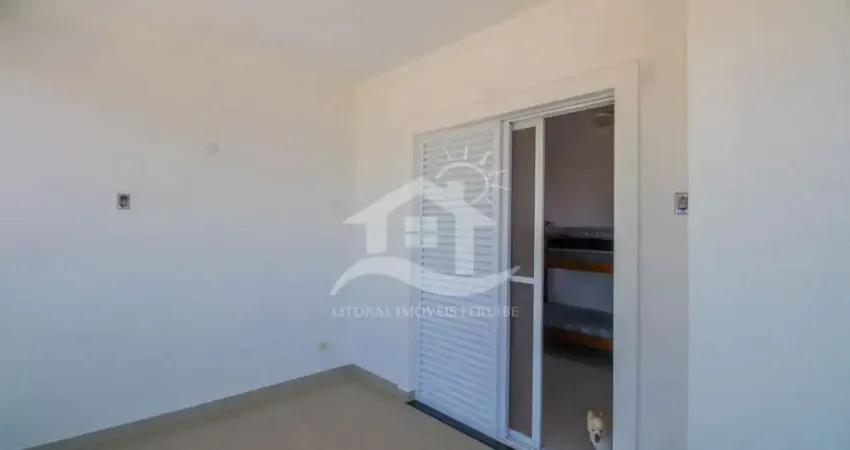 Casa Sobrado à venda com piscina, 4 quarto(s),  sendo 2 suíte(s)  no bairro Flórida, 2 metros da praia, Peruíbe-SP