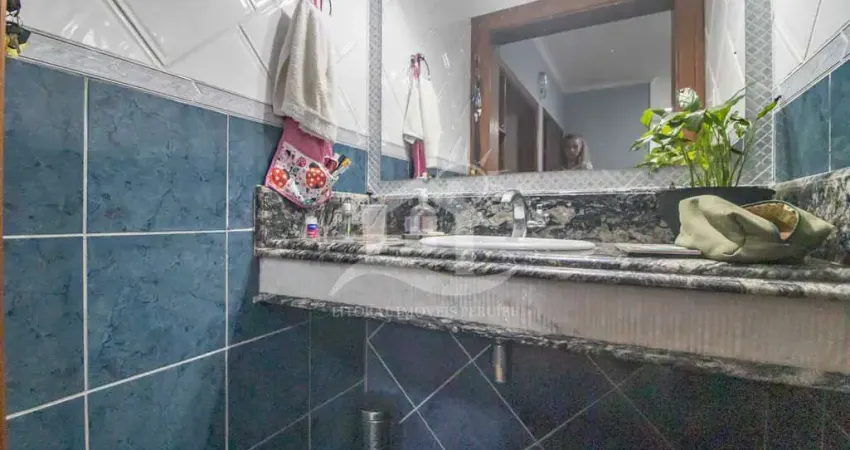 Casa Assobradada à venda , 5 quarto(s),  sendo 5 suíte(s)  no bairro Centro, 0 metros da praia, Peruíbe-SP