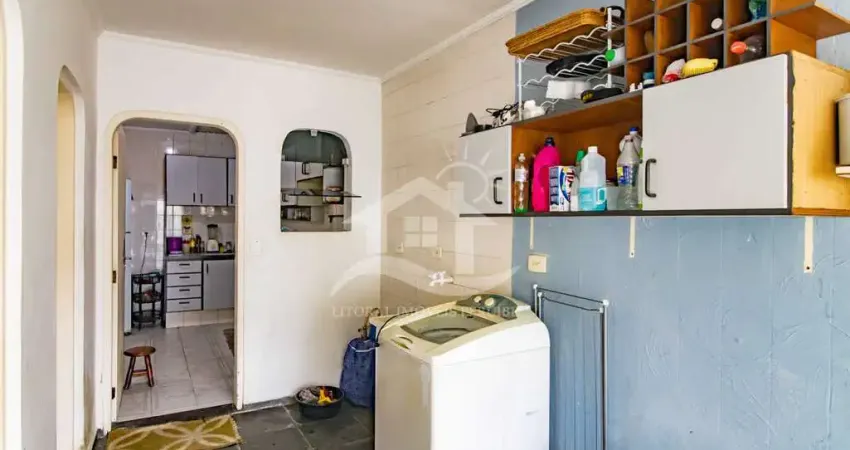 Casa Sobrado à venda com piscina, 5 quarto(s),  sendo 5 suíte(s)  no bairro Centro, 600 metros da praia, Peruíbe-SP
