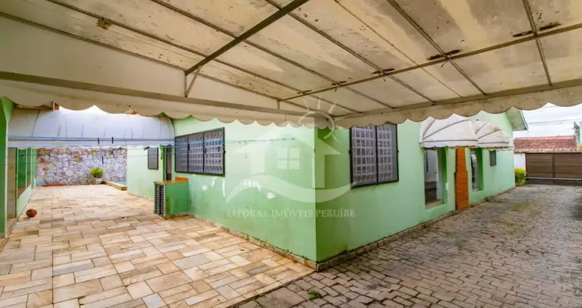 Casa Térrea com piscina à venda com piscina, 4 quarto(s),  sendo 4 suíte(s)  no bairro Stella Maris, 600 metros da praia, Peruíbe-SP