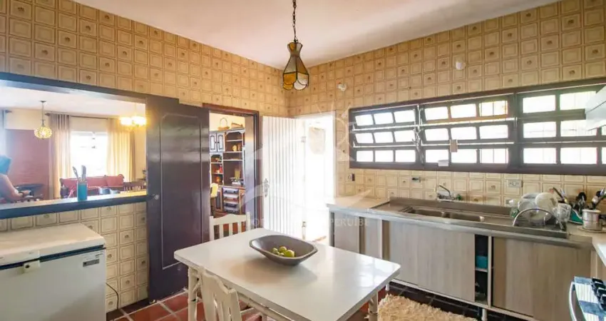 Casa Térrea à venda , 4 quarto(s),  sendo 2 suíte(s)  no bairro Flórida, 0 metros da praia, Peruíbe-SP