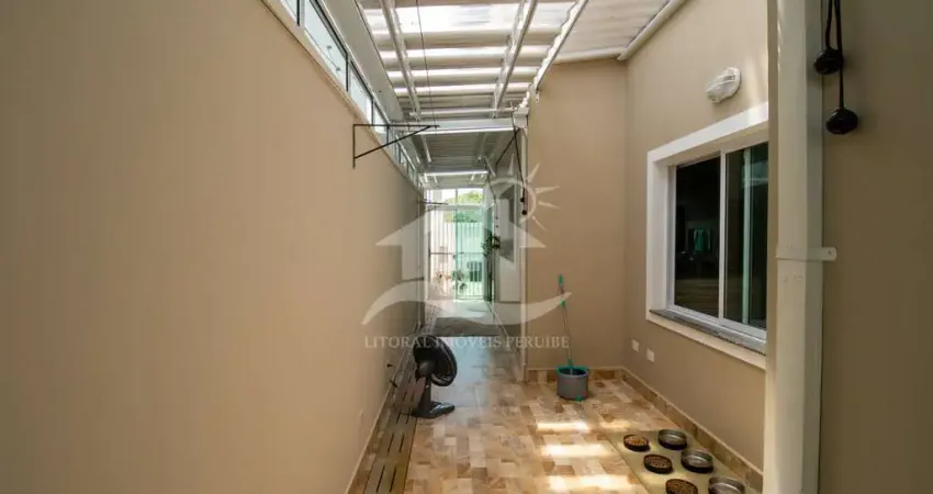 Casa Sobrado à venda com piscina, 3 quarto(s),  sendo 3 suíte(s)  no bairro São José, 200 metros da praia, Peruíbe-SP