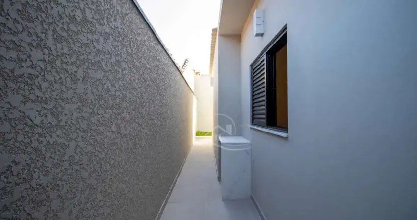 Casa Térrea com piscina à venda , 3 quarto(s),  sendo 3 suíte(s)  no bairro Cidade Nova Peruíbe, 600 metros da praia, Peruíbe-SP