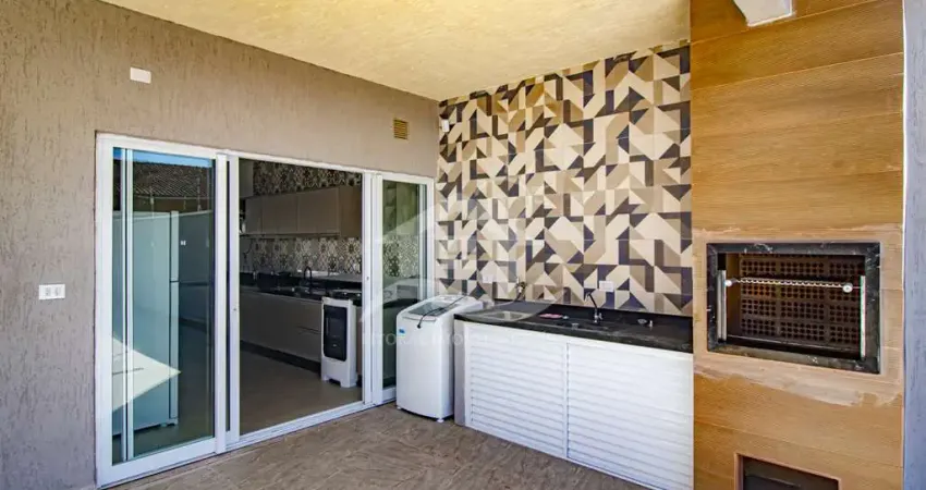 Casa Sobrado à venda com piscina, 4 quarto(s),  sendo 2 suíte(s)  no bairro Maria Helena Novaes, 100 metros da praia, Peruíbe-SP