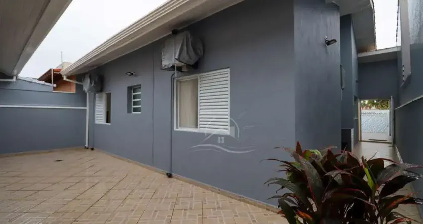 Casa Térrea à venda , 3 quarto(s),  sendo 1 suíte(s)  no bairro Três Marias, 700 metros da praia, Peruíbe-SP