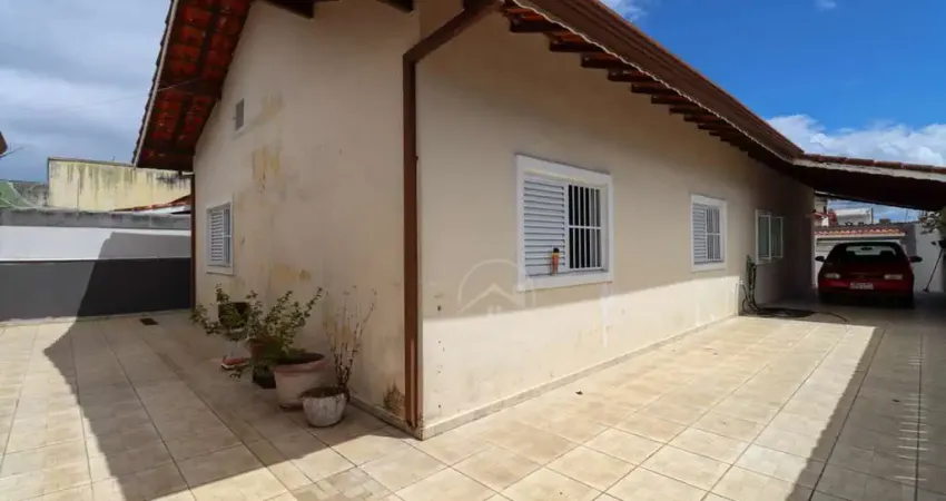 Casa Térrea à venda com piscina, 3 quarto(s),  sendo 1 suíte(s)  no bairro Cidade Nova Peruíbe, 800 metros da praia, Peruíbe-SP