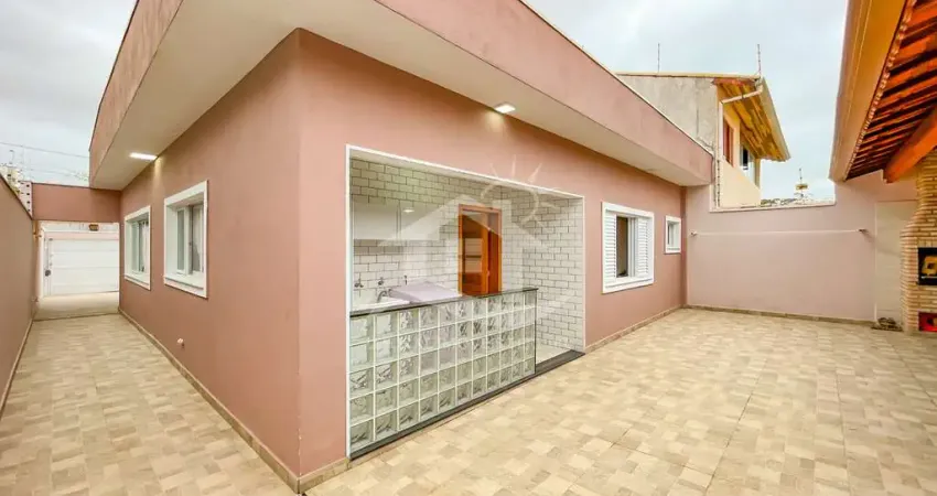 Casa Térrea à venda , 3 quarto(s),  sendo 2 suíte(s)  no bairro Três Marias, 300 metros da praia, Peruíbe-SP
