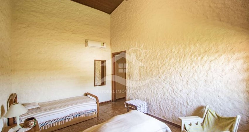 Casa Sobrado à venda , 4 quarto(s), sendo 2 suíte(s) no bairro Centro, 600 metros da praia, Peruíbe-SP