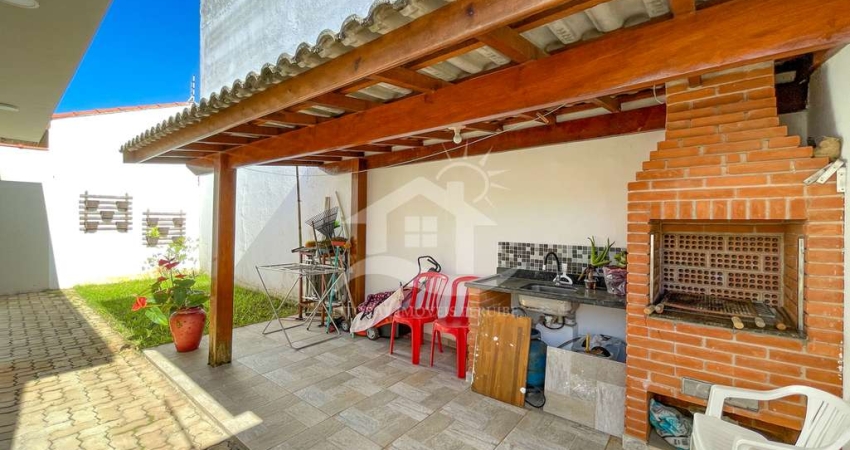Casa Térrea à venda , 3 quarto(s),  sendo 2 suíte(s)  no bairro São José, 650 metros da praia, Peruíbe-SP