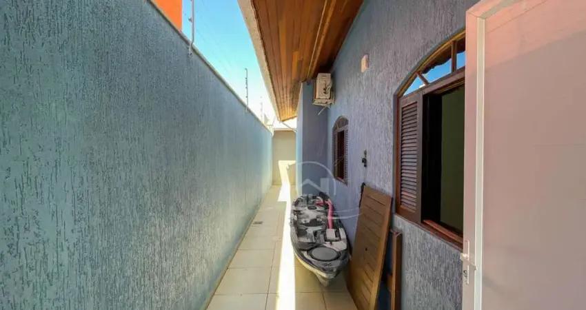 Casa Térrea com piscina à venda com piscina, 4 quarto(s),  sendo 2 suíte(s)  no bairro Oasis, 250 metros da praia, Peruíbe-SP