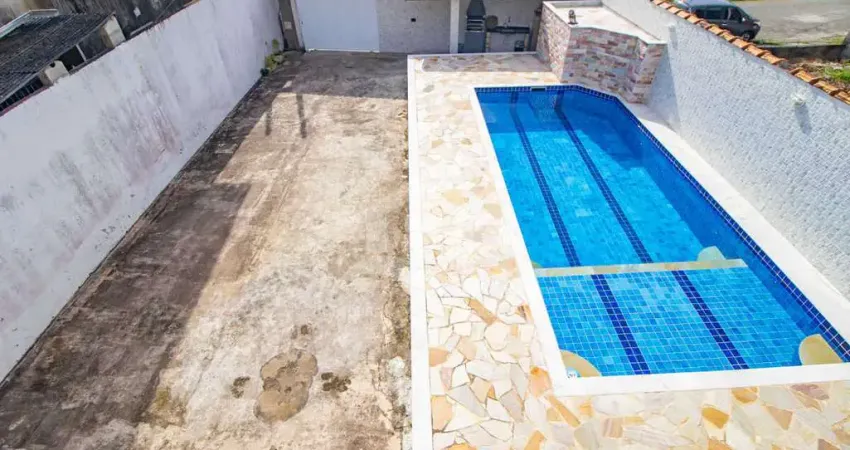 Casa Assobradada à venda , 4 quarto(s),  sendo 1 suíte(s)  no bairro Cidade Nova Peruíbe, 900 metros da praia, Peruíbe-SP