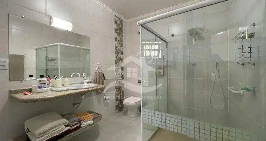 Casa Térrea com Edícula à venda , 3 quarto(s),  sendo 1 suíte(s)  no bairro Josedy, 100 metros da praia, Peruíbe-SP