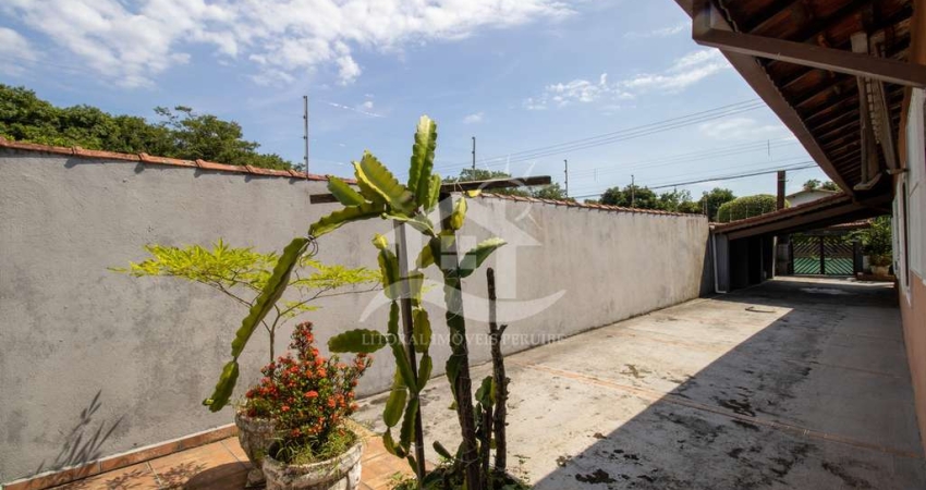 Casa Térrea à venda , 4 quarto(s),  sendo 1 suíte(s)  no bairro Centro, 700 metros da praia, Peruíbe-SP