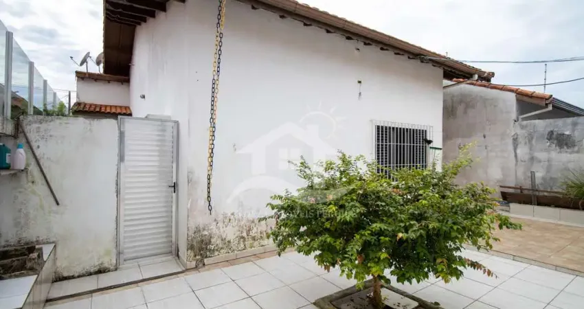 Casa Térrea com Edícula à venda , 3 quarto(s),  sendo 1 suíte(s)  no bairro Jardim Barra de Jangadas, 600 metros da praia, Peruíbe-SP