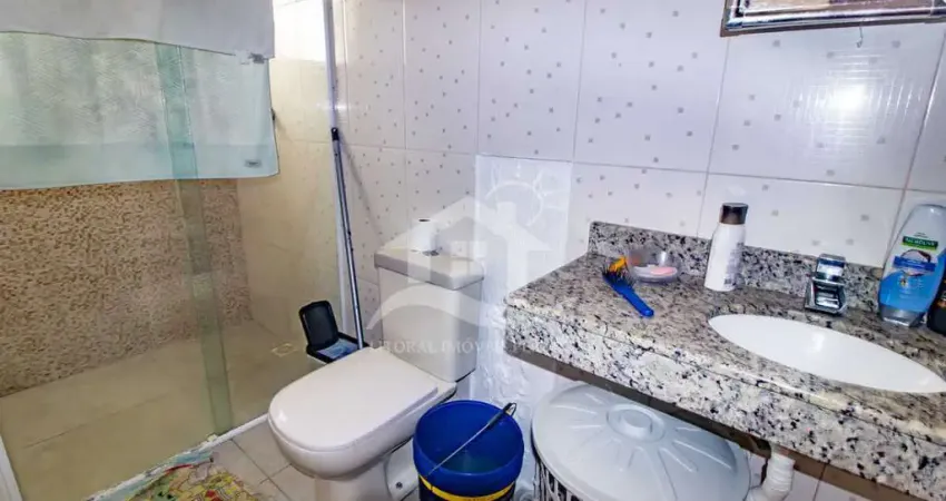 Casa Térrea com piscina à venda com piscina, 3 quarto(s),  sendo 1 suíte(s)  no bairro Flórida, 200 metros da praia, Peruíbe-SP