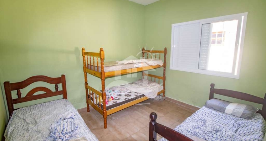 Casa Térrea à venda com piscina, 3 quarto(s),  sendo 1 suíte(s)  no bairro Oasis, 1200 metros da praia, Peruíbe-SP